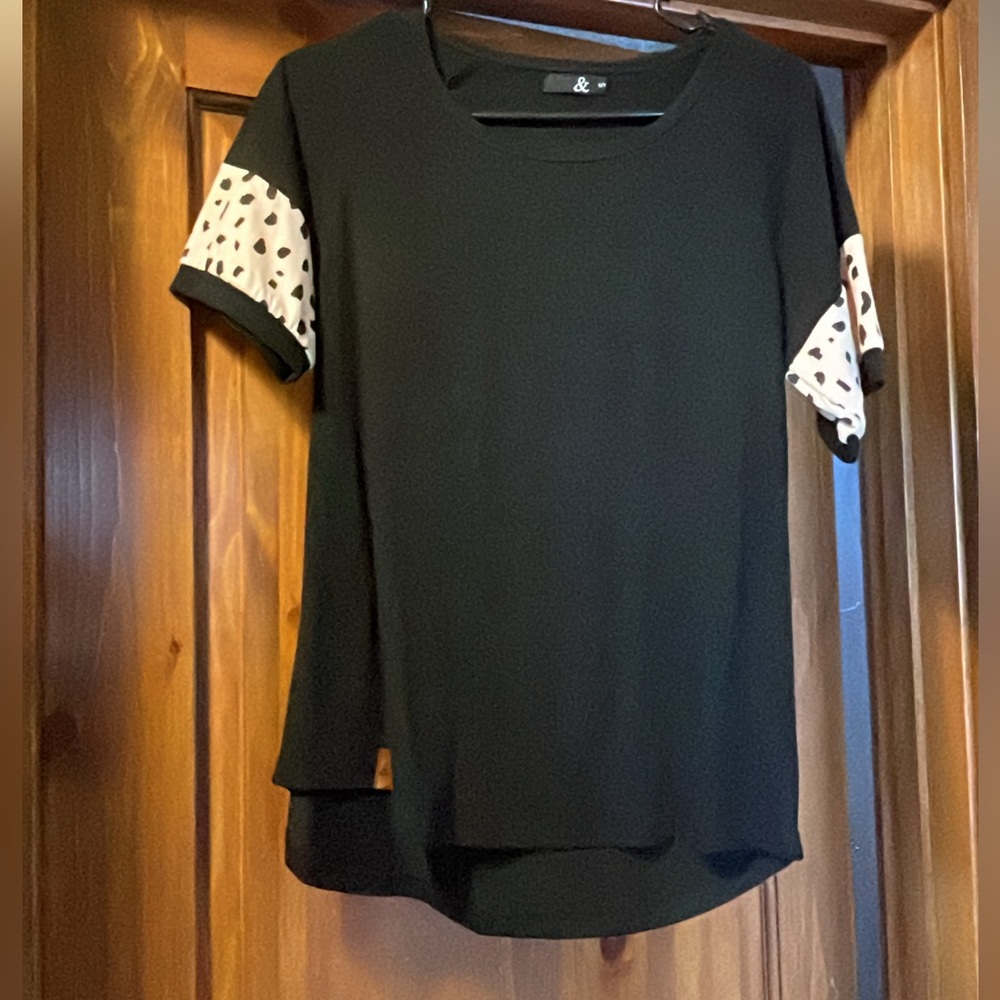 Black tee with cheetah print details on the sleeves